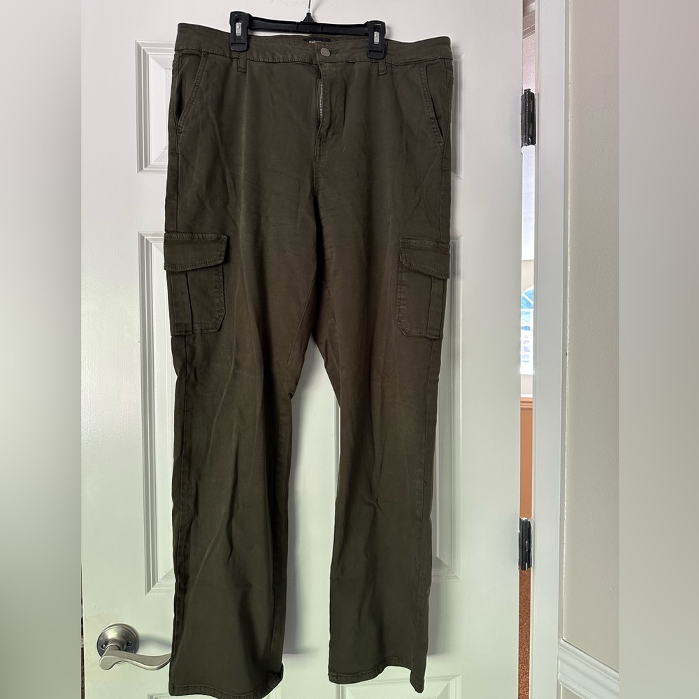 Well Worn Green Cargo Pants Relaxed Fit